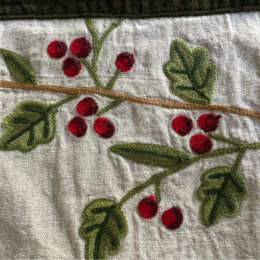 William Sonoma Linen~Green Velvet Trim & Holiday Berries 🎄 Set of 4 Placemats - Picture 3 of 10
